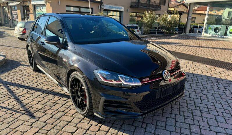 VOLKSWAGEN GOLF GTI pieno